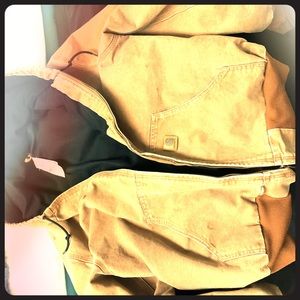 Small stain under arm. (Why it’s discounted).